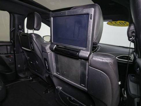 Used 2022 Chrysler Pacifica Touring-L w/ Uconnect Theater Family Group AWD/4WD image 23