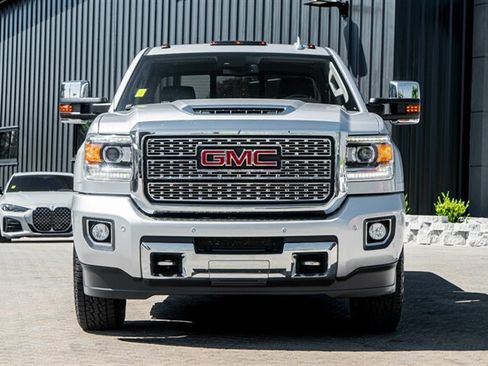 Used 2019 GMC Sierra 2500 Denali w/ Duramax Plus Package AWD/4WD image 4