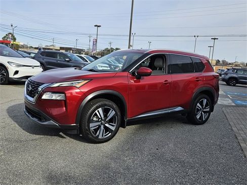 Used 2023 Nissan Rogue SL image 3