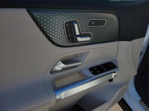 Certified 2025 Mercedes-Benz GLB 250 image 22