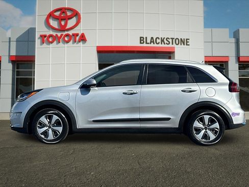 Used 2019 Kia Niro EX Premium w/ Sunroof Package image 6