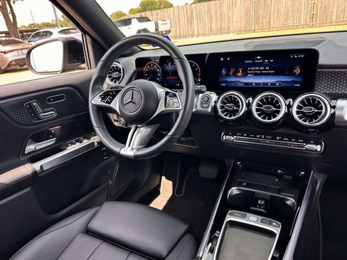 Used 2024 Mercedes-Benz GLB 250 image 10