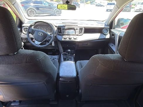 Used 2018 Toyota RAV4 LE FWD image 21