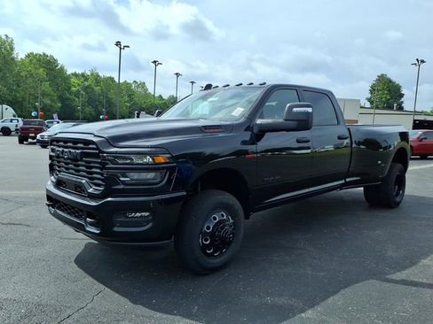 New 2026 RAM 3500 Big Horn AWD/4WD image 3