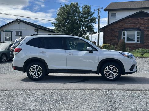 Used 2024 Subaru Forester Premium AWD/4WD image 2