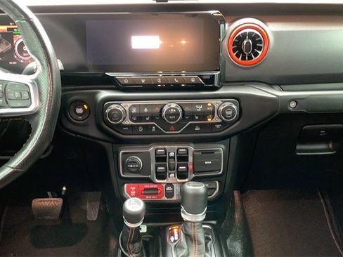 Certified 2021 Jeep Gladiator Mojave image 22