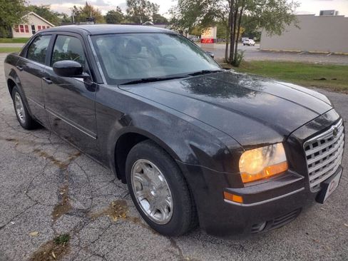 Used 2005 Chrysler 300 Touring image 3