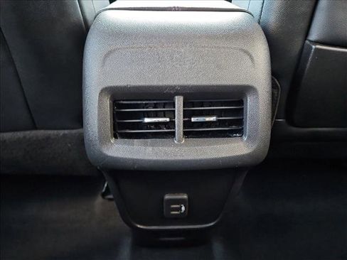 Used 2023 GMC Terrain SLT FWD image 16