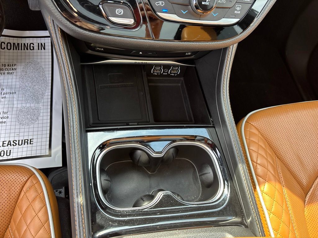 Used 2023 Chrysler Pacifica Pinnacle FWD image 23