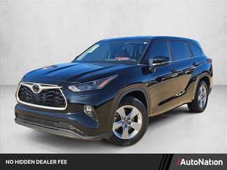 Used 2023 Toyota Highlander LE FWD video 1