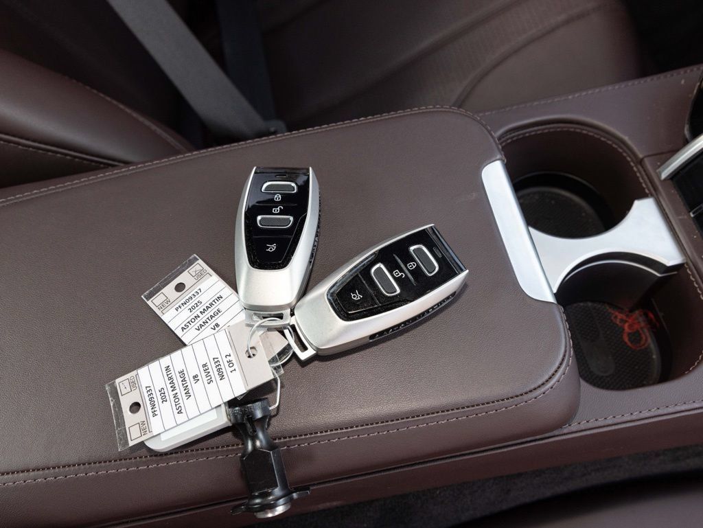 Used 2025 Aston Martin V8 Vantage Coupe RWD image 52
