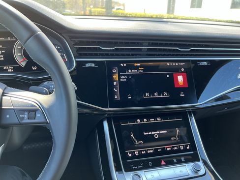 Certified 2025 Audi Q8 Premium Plus AWD/4WD image 31