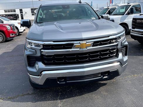 Used 2023 Chevrolet Silverado 1500 LT AWD/4WD image 3