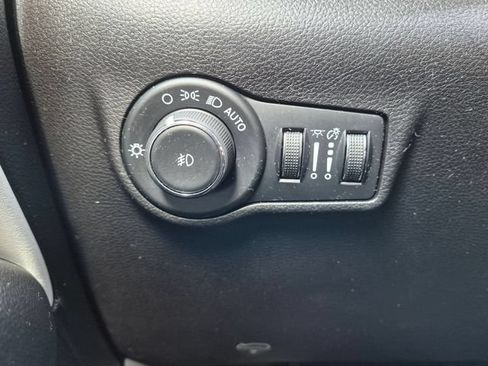 Used 2025 Jeep Compass Limited AWD/4WD image 17