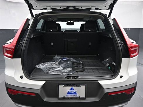 Used 2024 Volvo XC40 B5 Plus w/ Protection Package Premier image 29