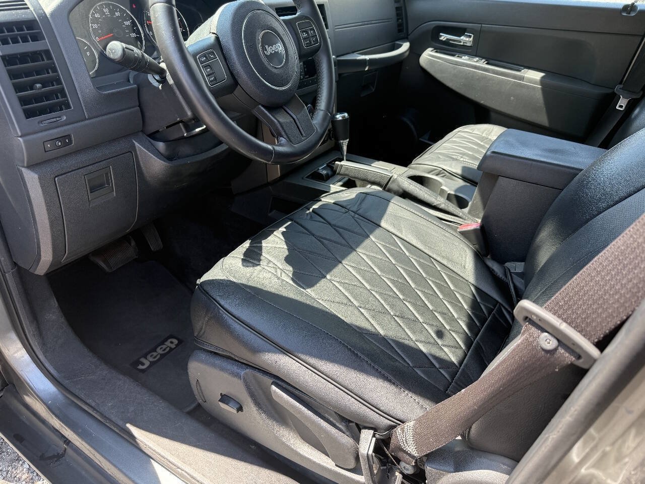 Used 2012 Jeep Liberty Sport AWD/4WD image 19