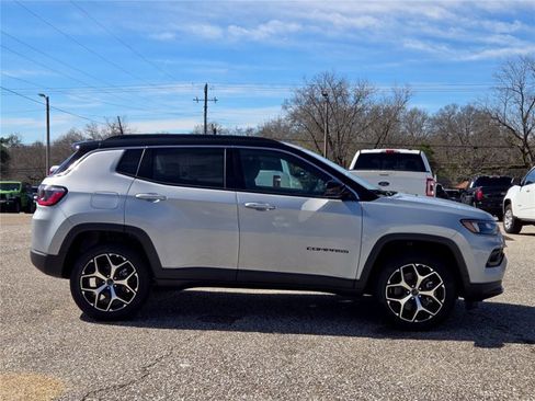 New 2026 Jeep Compass Limited AWD/4WD image 11