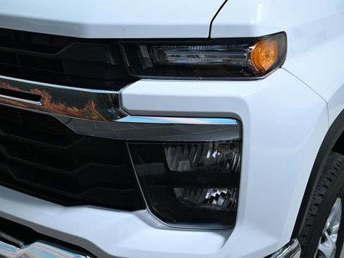 Used 2025 Chevrolet Silverado 2500 LT w/ Convenience Package image 22