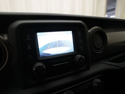 Used 2018 Jeep Wrangler Unlimited Sport AWD/4WD image 19