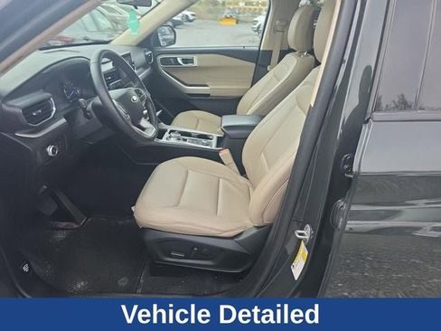 Used 2023 Ford Explorer XLT w/ Equipment Group 202A AWD/4WD image 17