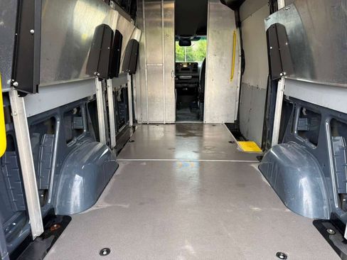 Used 2019 Mercedes-Benz Sprinter 144 image 40