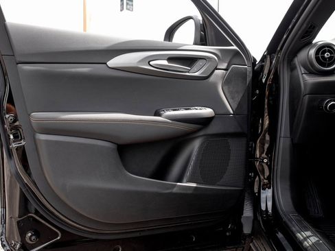 New 2025 Alfa Romeo Tonale w/ Premium Package image 37