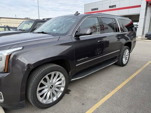 Used 2017 GMC Yukon XL SLT w/ Open Road Package image 3