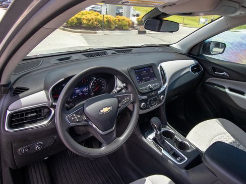 Used 2024 Chevrolet Equinox LS w/ LS Convenience Package FWD image 6