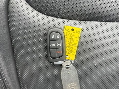 Used 2022 Jeep Cherokee Latitude Lux w/ Mopar Interior Package image 30