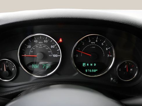 Used 2015 Jeep Wrangler Unlimited Sahara w/ Max Tow Package AWD/4WD image 25