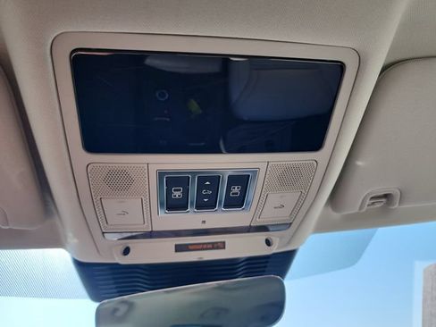 Used 2023 Land Rover Discovery S AWD/4WD image 21