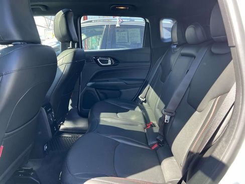 Used 2023 Jeep Compass Trailhawk w/ Trailhawk Elite Group AWD/4WD image 13