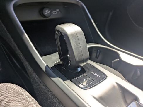 Used 2024 Volvo XC40 B5 Core image 29