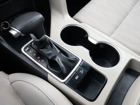 Used 2020 Kia Sportage LX image 21