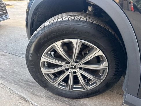 Used 2024 Mercedes-Benz GLC 300 4MATIC image 11