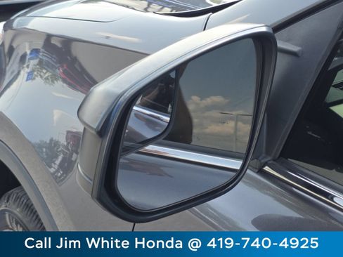 Used 2018 Toyota RAV4 LE FWD image 17