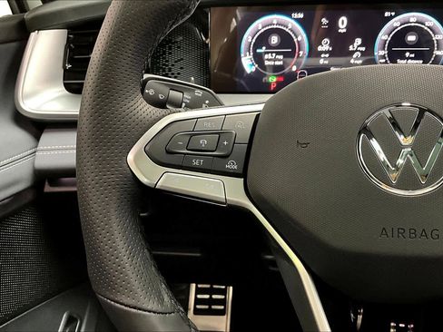 New 2026 Volkswagen Tiguan SE R-Line image 17