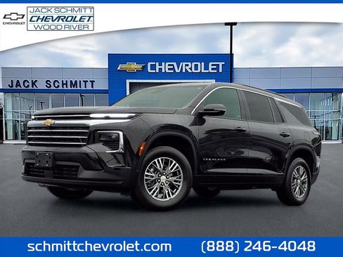 Used 2024 Chevrolet Traverse LT FWD image 1