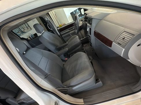 Used 2010 Chrysler Town & Country Touring FWD image 13