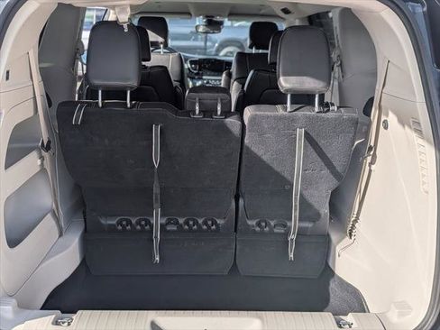 Certified 2023 Chrysler Pacifica Touring-L image 13