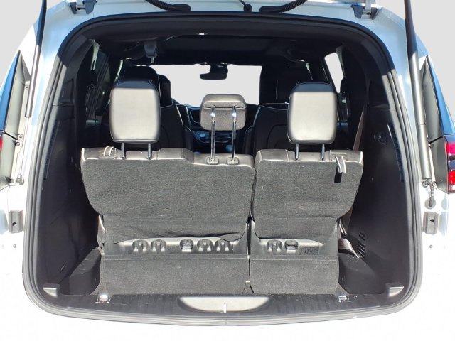 Used 2024 Chrysler Pacifica Limited w/ Uconnect Theater Family Group FWD image 27