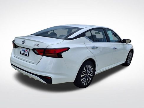Used 2025 Nissan Altima 2.5 SV FWD image 9