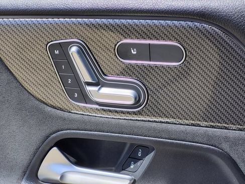 Used 2023 Mercedes-Benz GLB 250 image 16