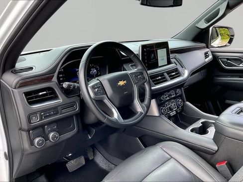 Used 2023 Chevrolet Suburban LT RWD image 12