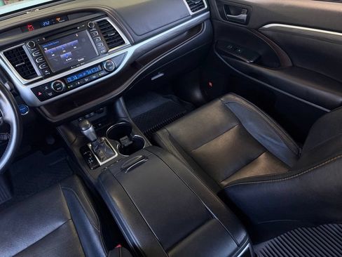 Used 2019 Toyota Highlander Limited AWD/4WD image 12