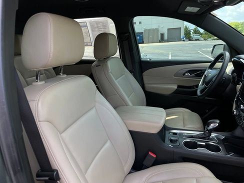 Used 2023 Chevrolet Traverse LT FWD image 31
