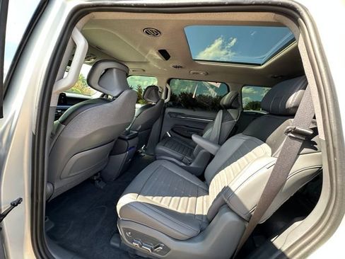 Used 2024 Kia EV9 Land image 15