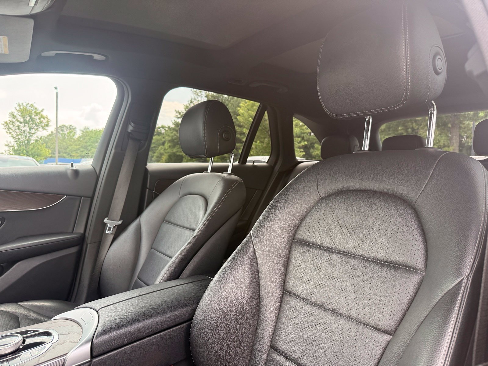 Used 2019 Mercedes-Benz GLC 300 4MATIC w/ Premium Package image 15