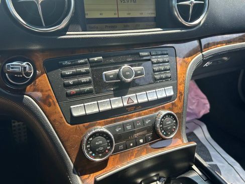 Used 2013 Mercedes-Benz SL 550 image 24