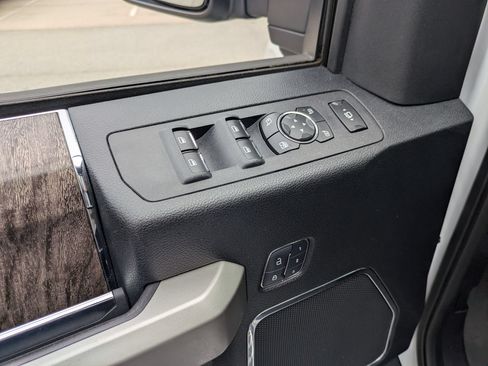 Used 2017 Ford F250 Lariat w/ Lariat Ultimate Package AWD/4WD image 17